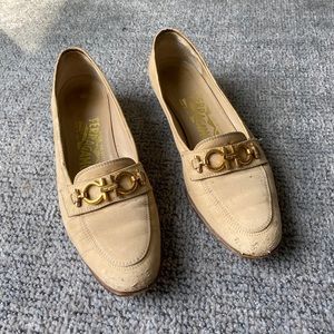 Ferragamo classic flat shoes with buckle cream. 6.5 AAA